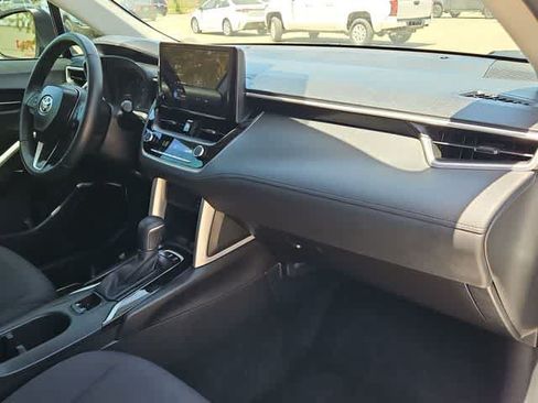 Used 2025 Toyota Corolla Cross LE FWD image 19