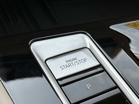 Used 2025 Volkswagen Atlas SE AWD/4WD image 27