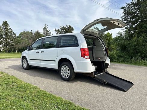 Used 2016 Dodge Grand Caravan American Value Package FWD image 1