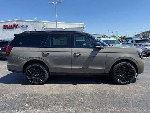 New 2026 Ford Expedition Platinum w/ Stealth Performance Package AWD/4WD image 2