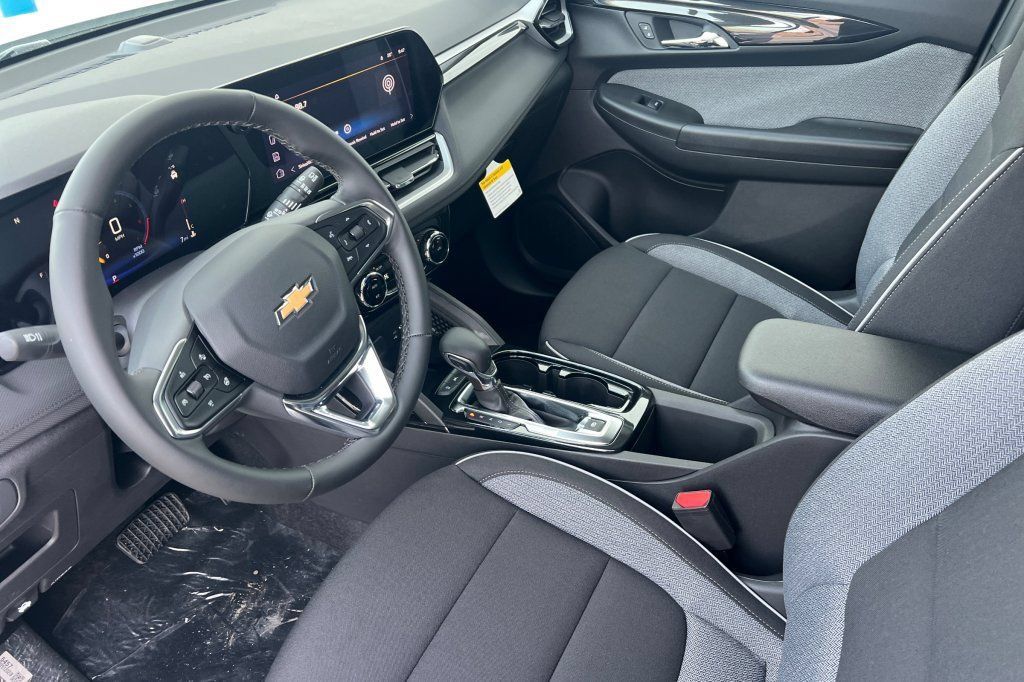 New 2026 Chevrolet TrailBlazer LT w/ Convenience Package FWD image 7