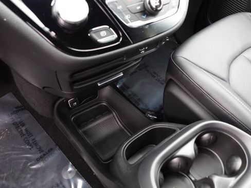 New 2026 Chrysler Pacifica Select image 19