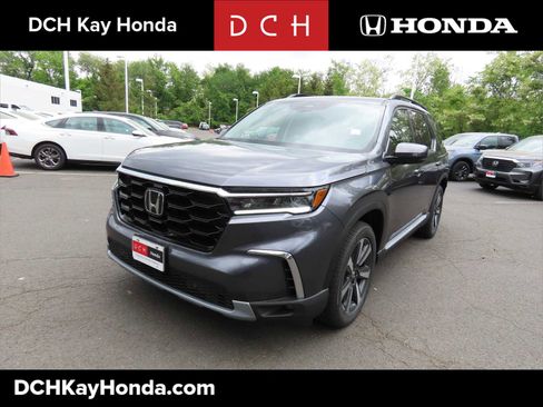 New 2025 Honda Pilot Touring image 1