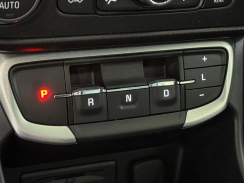 Used 2024 GMC Terrain SLT AWD/4WD image 19