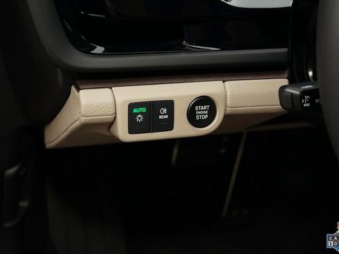 Used 2025 Porsche Panamera 4 image 31