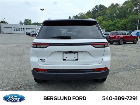 Used 2024 Jeep Grand Cherokee Altitude AWD/4WD image 6