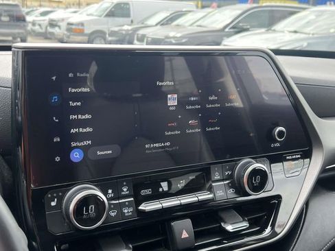 Used 2023 Toyota Highlander XLE image 29