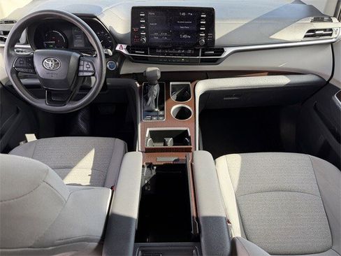 Used 2024 Toyota Sienna LE image 11