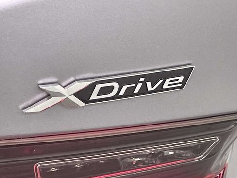 Used 2024 BMW 330i xDrive Sedan w/ Premium Package AWD/4WD image 11
