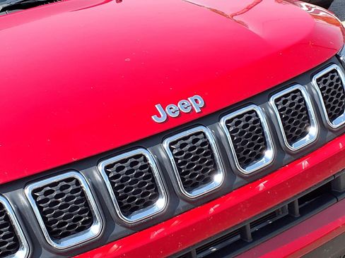 Used 2024 Jeep Compass Latitude AWD/4WD image 12