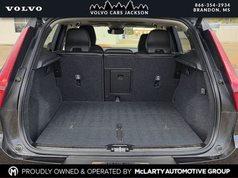 Used 2024 Volvo XC40 B5 Plus image 28