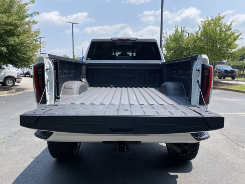 Used 2024 GMC Sierra 2500 AT4 w/ Technology Package AWD/4WD image 12