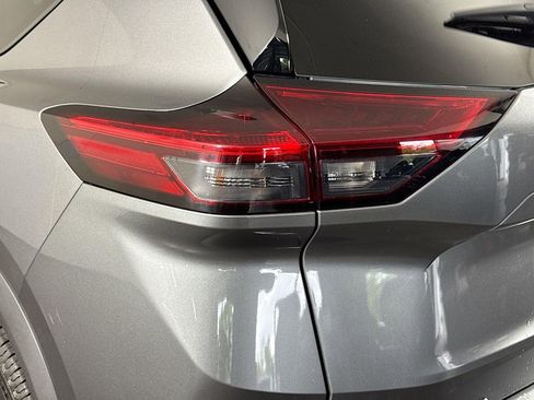 Used 2024 Nissan Rogue SL image 36