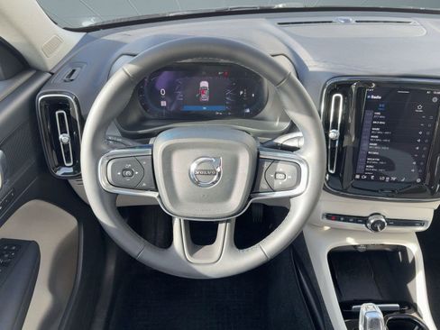 Certified 2023 Volvo XC40 B5 Plus w/ Protection Package Premier image 25