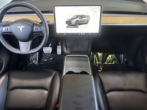 Used 2022 Tesla Model Y Performance AWD/4WD image 16