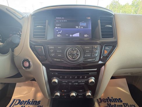 Used 2015 Nissan Pathfinder SL w/ SL Tech Package FWD image 16