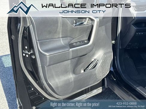 Used 2022 Toyota RAV4 XLE Premium image 13