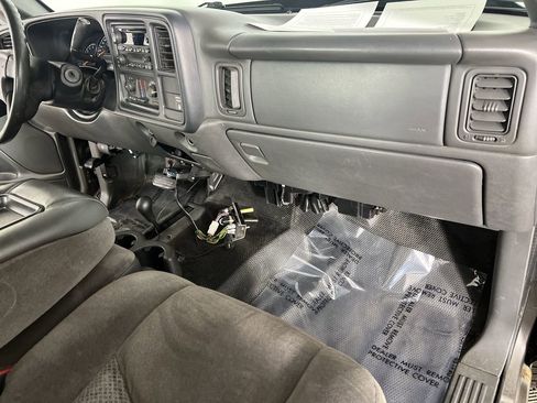 Used 2007 Chevrolet Silverado 2500 W/T w/ Skid Plate Package AWD/4WD image 23