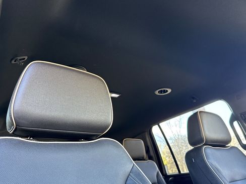 Used 2023 Chevrolet Suburban Premier image 22