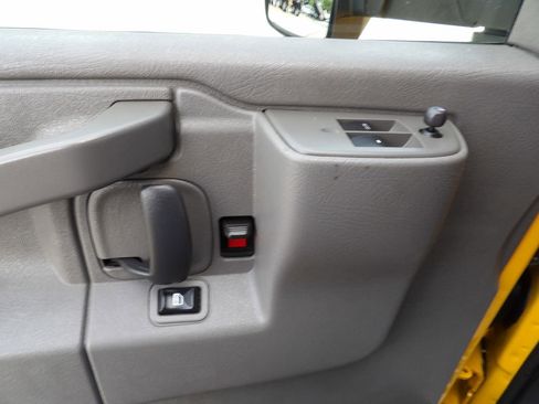 Used 2021 GMC Savana 3500 Extended w/ Power Convenience Package image 15