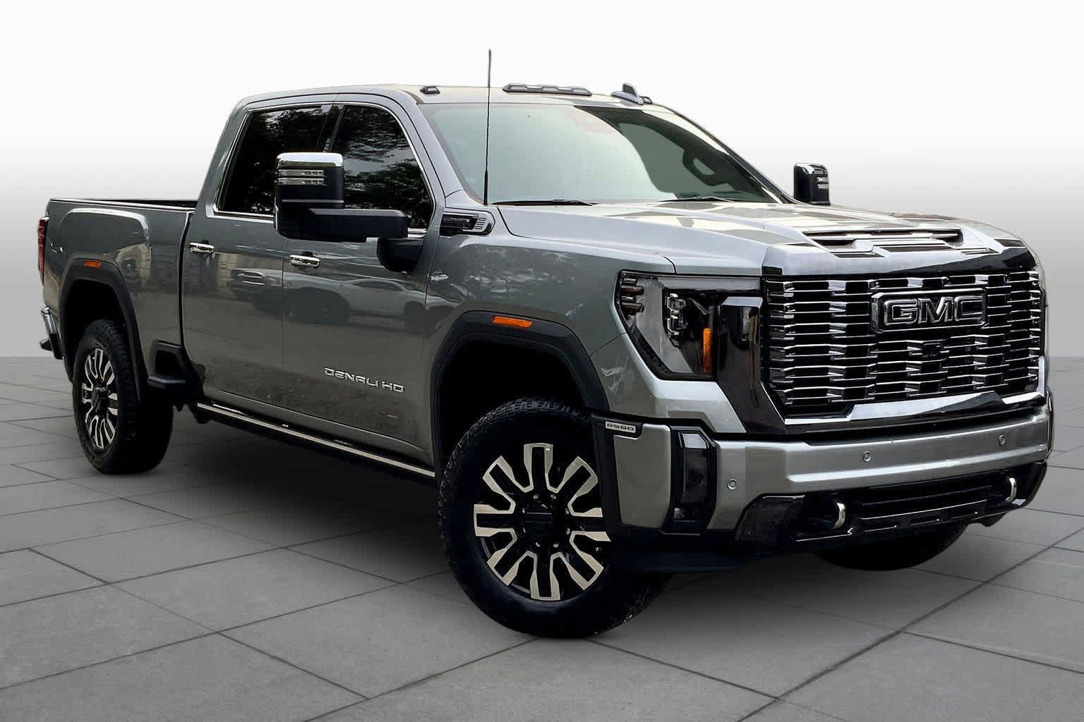 Used 2024 GMC Sierra 2500 Denali Ultimate AWD/4WD image 3