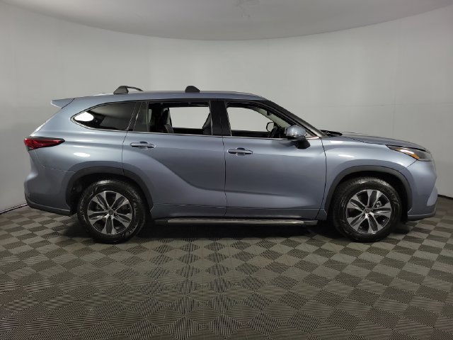 Used 2021 Toyota Highlander XLE FWD image 10