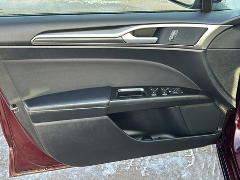 Used 2017 Ford Fusion SE w/ Equipment Group 201A image 24