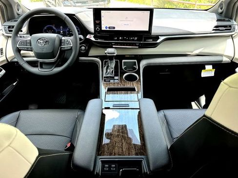 New 2026 Toyota Sienna Limited FWD image 22