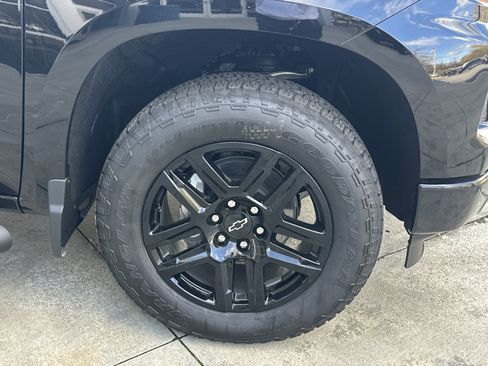 Used 2025 Chevrolet Silverado 1500 Custom w/ Turbomax Blackout Package image 14