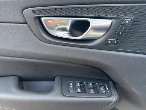 Certified 2025 Volvo XC60 B5 Plus image 18