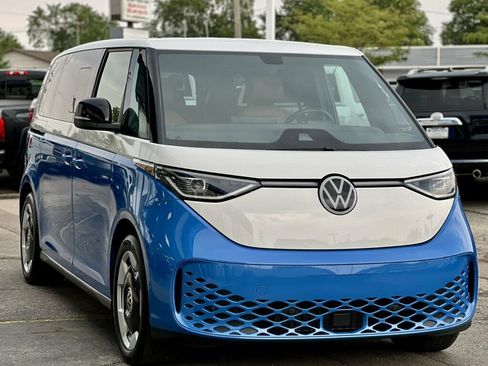 Used 2025 Volkswagen ID. Buzz Pro S RWD image 41