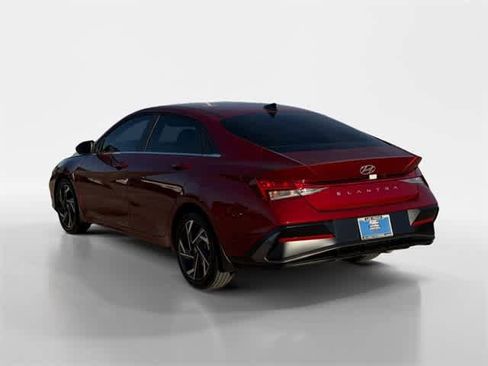 Certified 2025 Hyundai Elantra SEL image 3