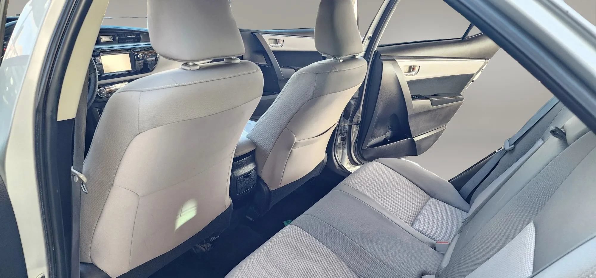 Used 2015 Toyota Corolla LE FWD image 24