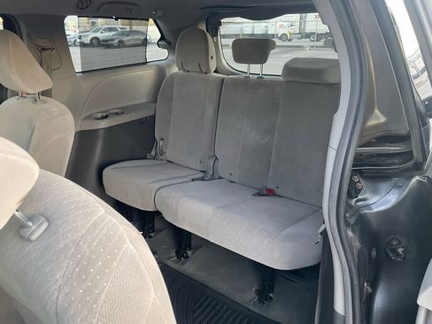 Used 2017 Toyota Sienna LE image 17