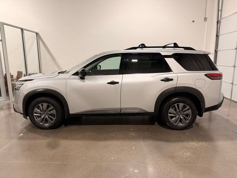 Used 2023 Nissan Pathfinder SV image 8