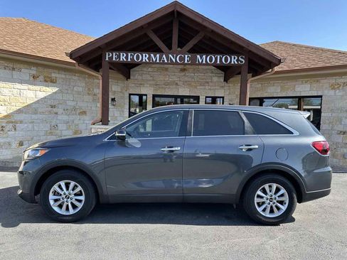 Used 2020 Kia Sorento LX image 2