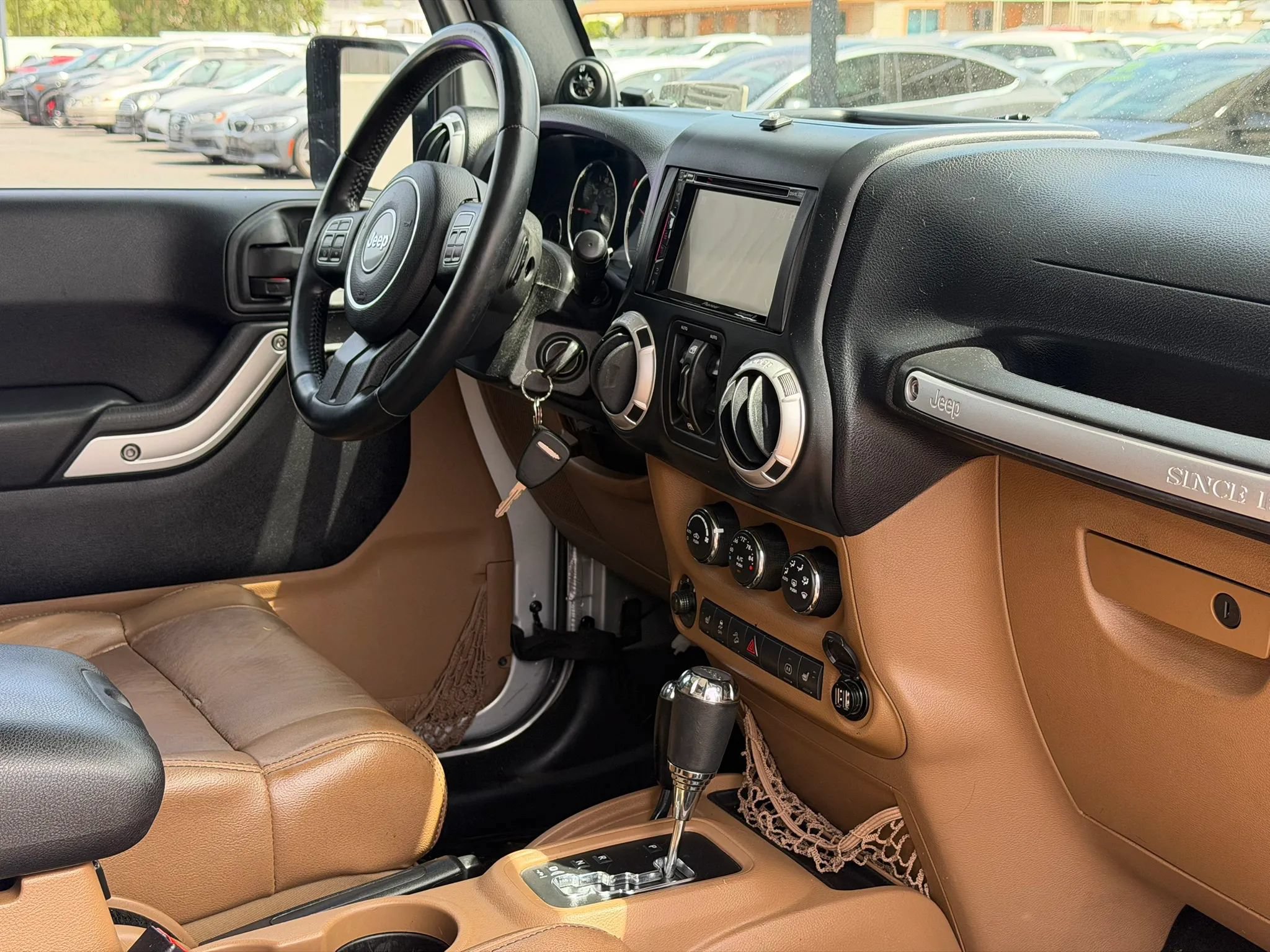 Used 2012 Jeep Wrangler Unlimited Sahara w/ Connectivity Group AWD/4WD image 30
