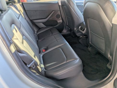 Used 2022 Tesla Model Y Long Range image 29