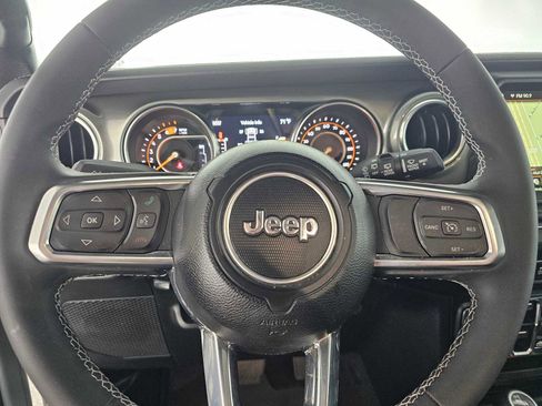 Used 2023 Jeep Wrangler Unlimited Sahara AWD/4WD image 22