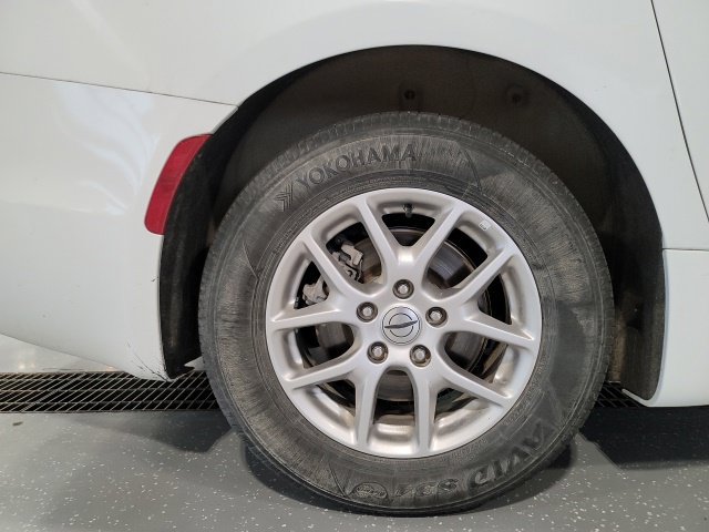 Used 2024 Chrysler Pacifica Touring-L FWD image 15
