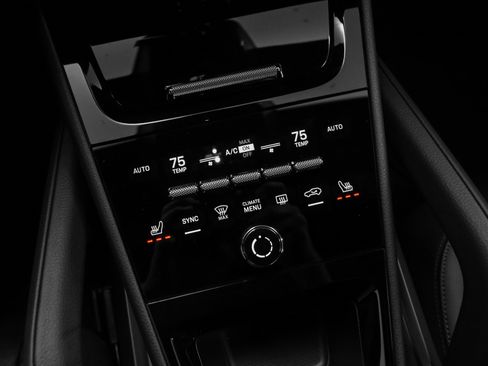 Used 2025 Porsche Cayenne image 30