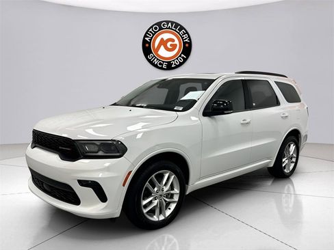 Used 2023 Dodge Durango GT image 3