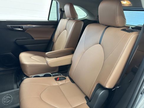 Certified 2025 Toyota Highlander Limited image 42