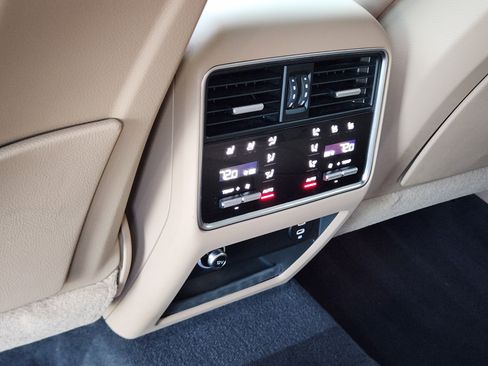 Used 2023 Porsche Cayenne GTS image 31