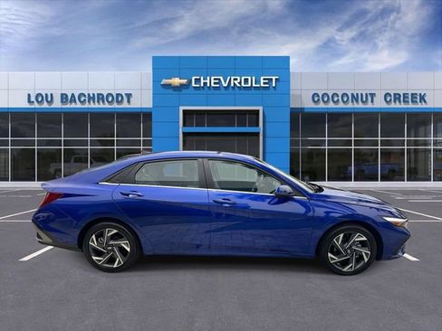 Used 2025 Hyundai Elantra Limited FWD image 9