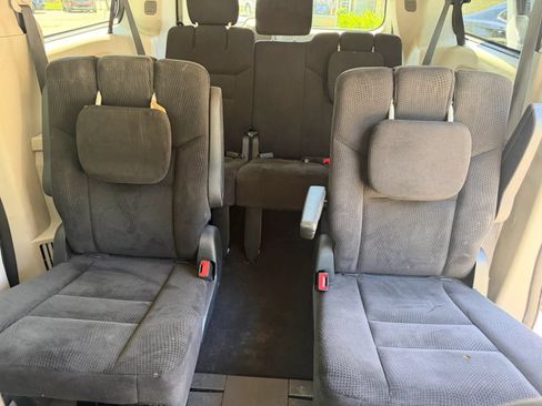 Used 2016 Dodge Grand Caravan SXT FWD image 28