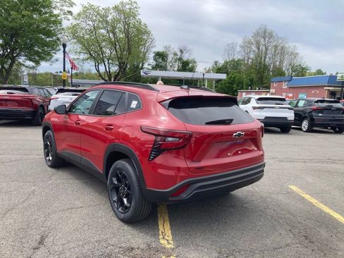 New 2026 Chevrolet Trax LT w/ Midnight Edition FWD image 5