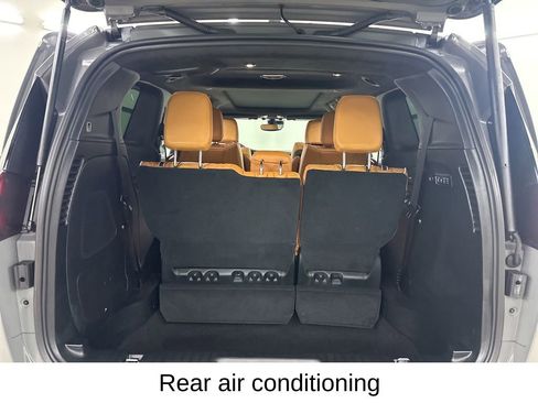 Used 2023 Chrysler Pacifica Pinnacle w/ Trailer Tow Group image 26