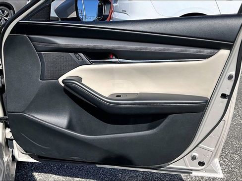 Used 2024 MAZDA MAZDA3 s image 23