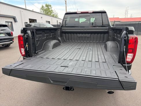 Used 2024 GMC Sierra 2500 SLE w/ SLE Value Package AWD/4WD image 12